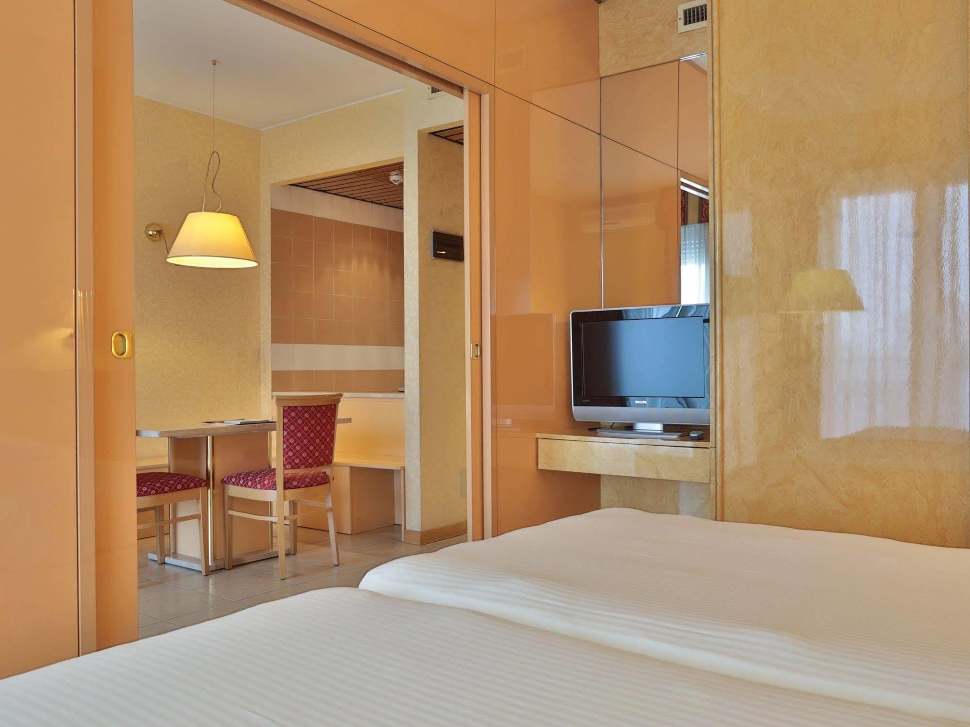 Unaway Hotel & Residence Quark Due Milano Exterior photo