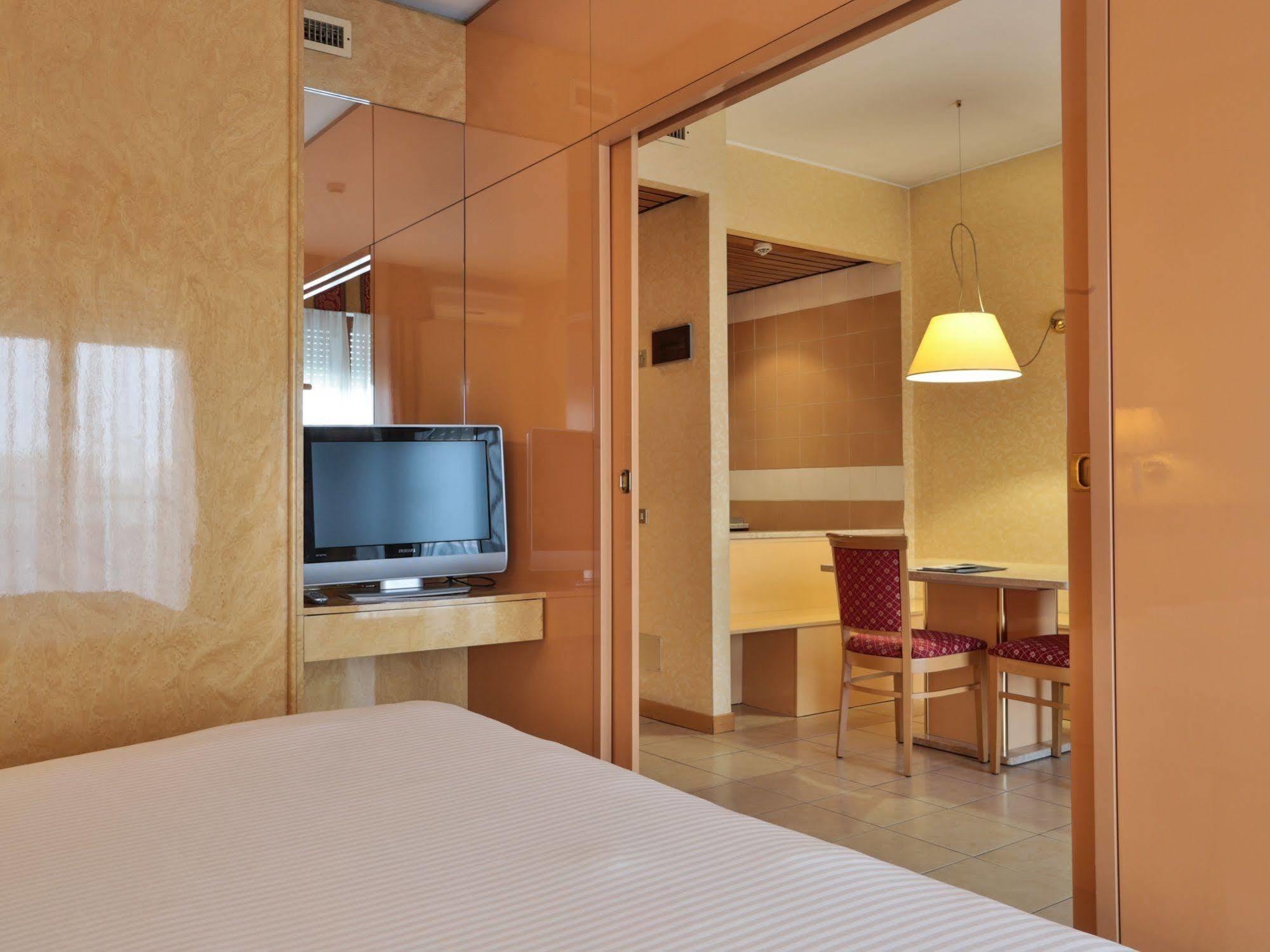 Unaway Hotel & Residence Quark Due Milano Exterior photo